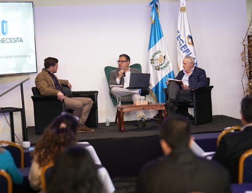 Panel foro discute sobre gobernanza y fortalecimiento del Estado guatemalteco